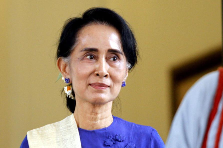 Aung San Suu Kyi meets with newly appointed minister